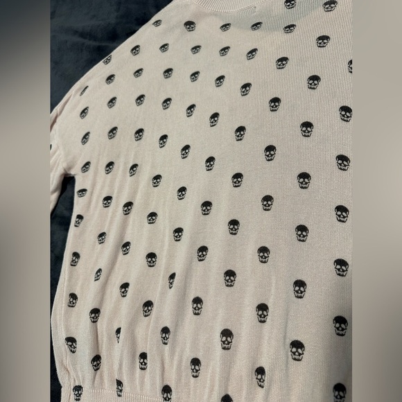 Philosophy Republic clothing, pink V-Neck sweater with gray skulls, size Large - Picture 5 of 5